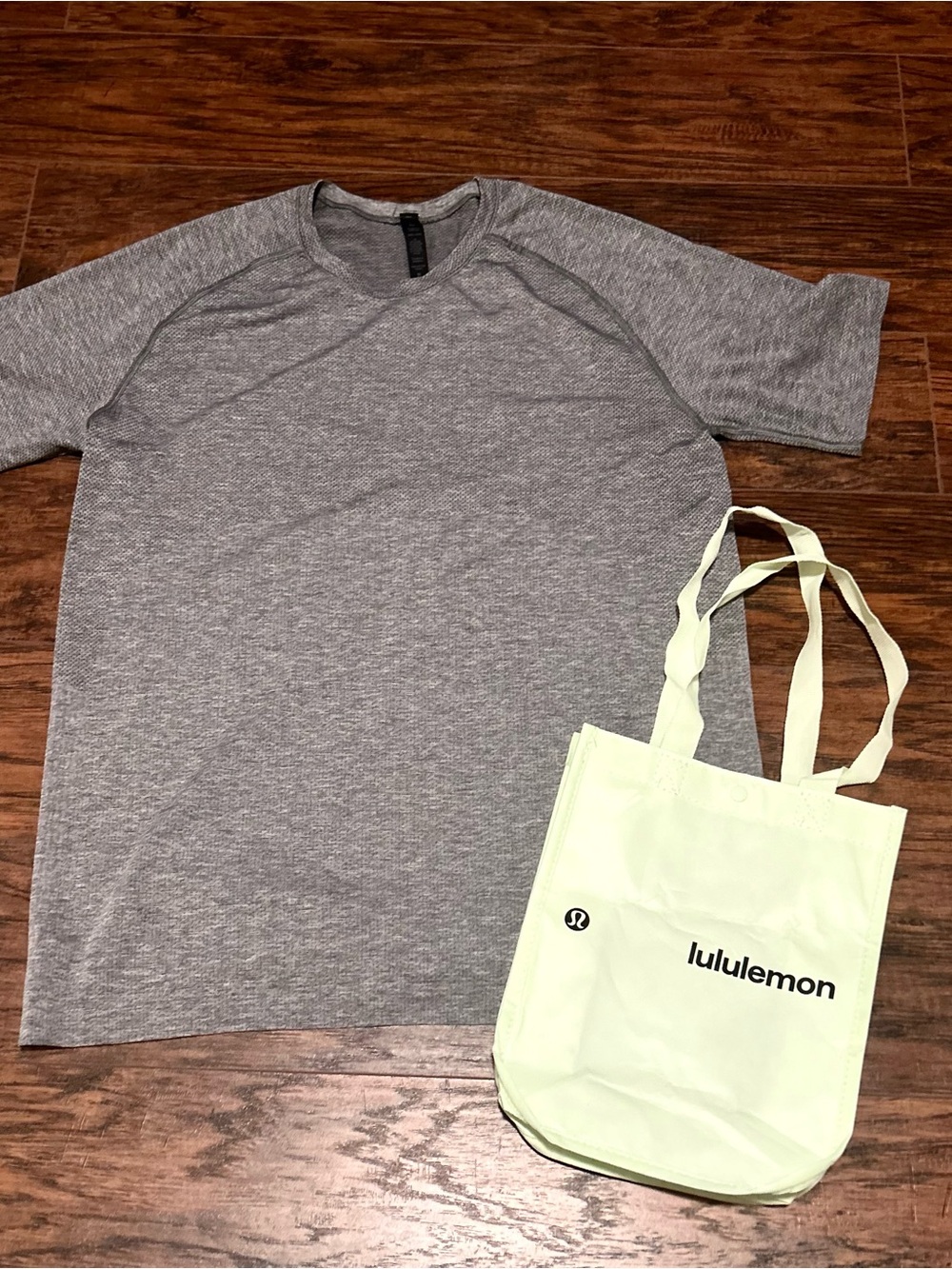 Bundle lululemon athletica Men’s Gray Heather Short-Sleeve Performance Tee LARGE